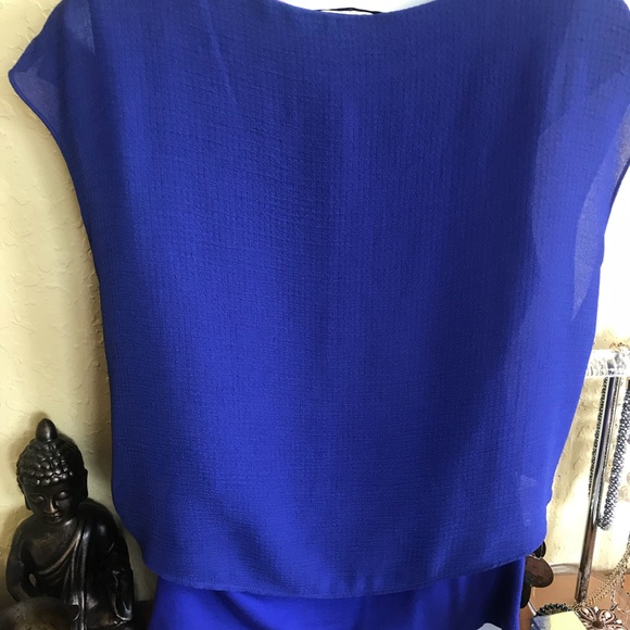 Beautiful Tahari royal blue top - Picture 4 of 4